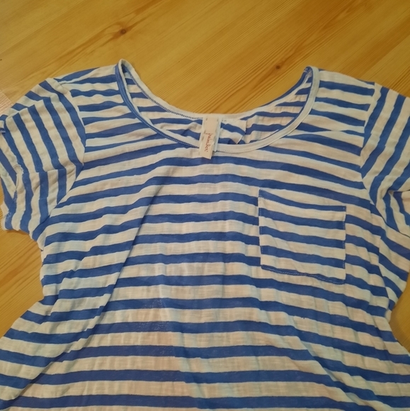 Freeloader Women's Open-back, capped sleeved Shirt - Picture 2 of 5